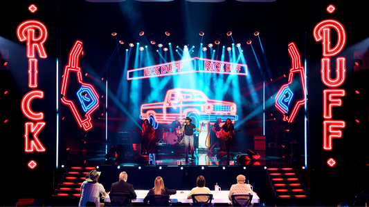 Rick Duff illumine la scène de Quel Talent et se qualifie pour la demi-finale !